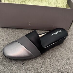 Daniel Green Women's Black and Gray Slippers